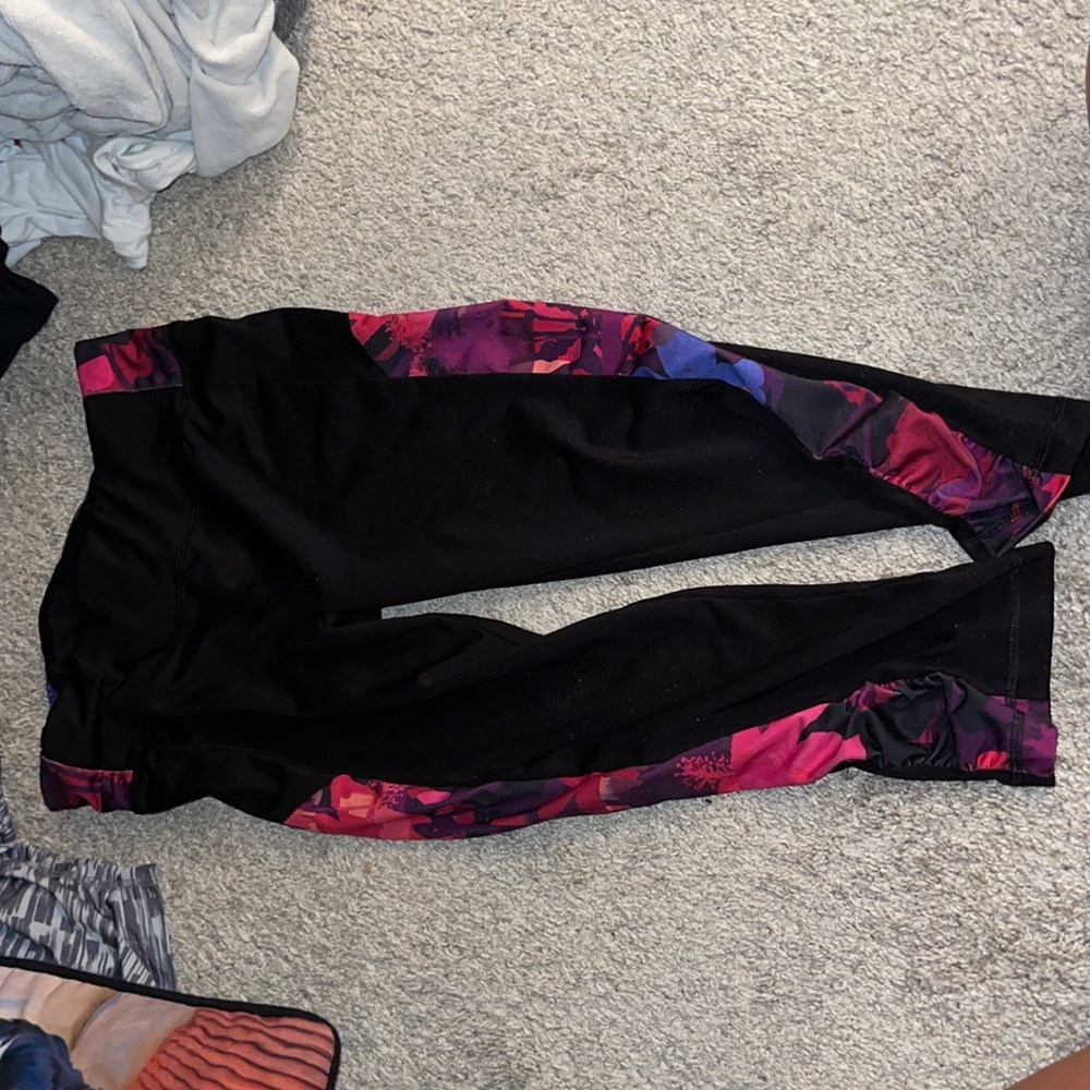 Cropped yoga pants